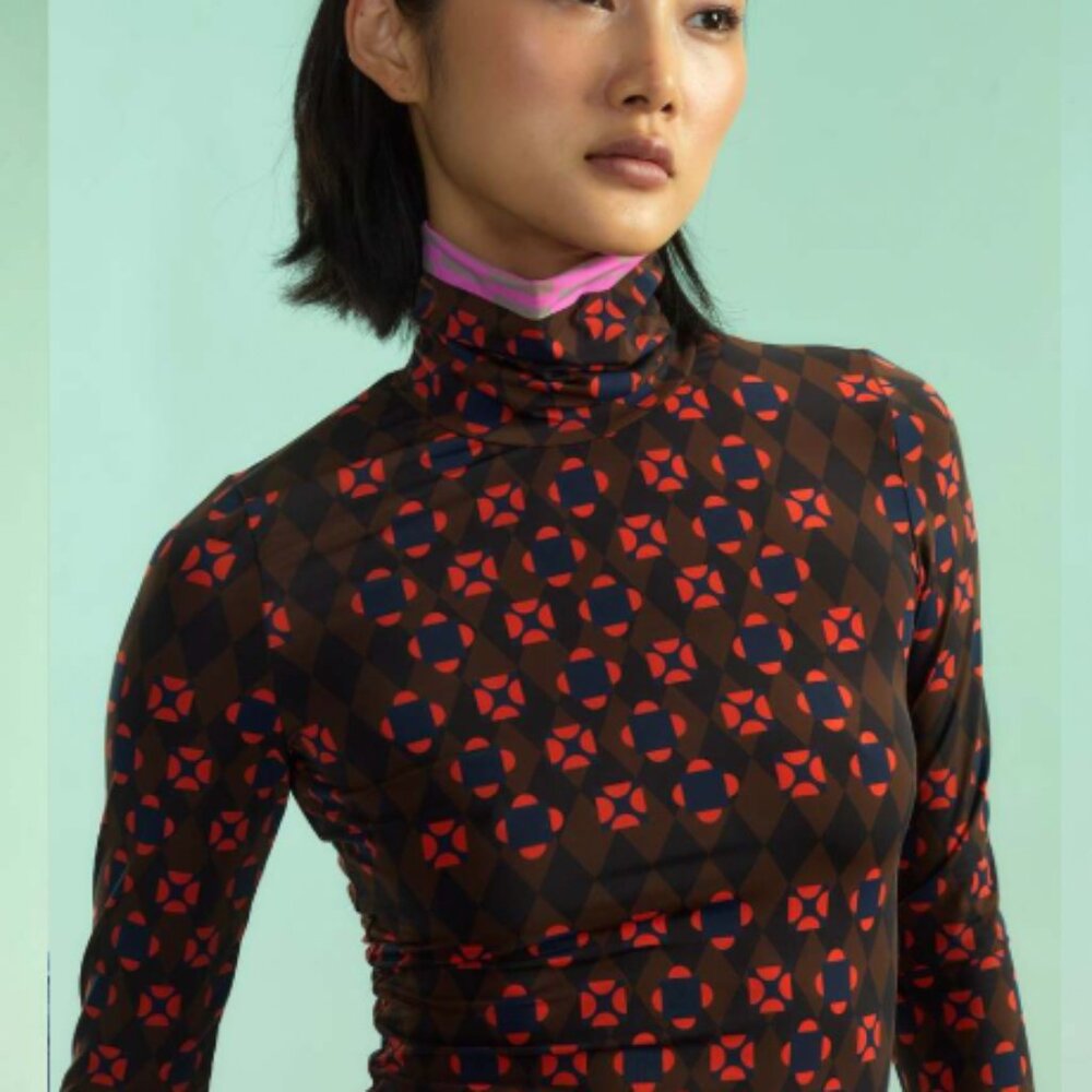 CYNTHIA ROWLEY BASE LAYER TURTLENECK - GEO BLUE/RED